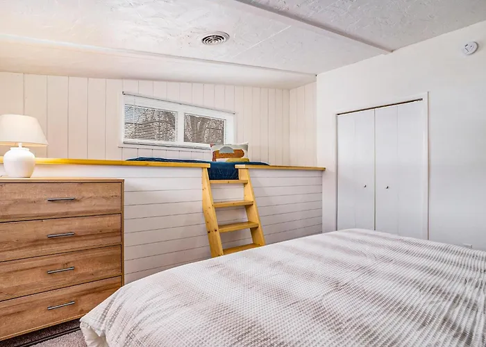 Riverside Suites - Unit B