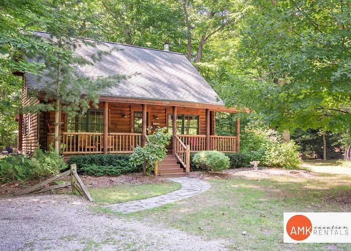 Wonderful Log Cabin Near Private Beach And Lake Access