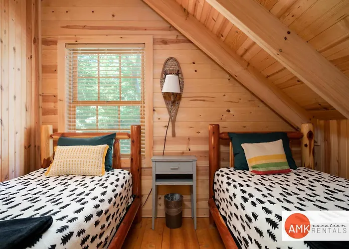 Wonderful Log Cabin Near Private Beach And Lake Access