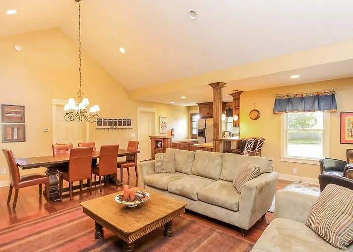 Nightingale Apt With Hot Tub Walk To Saugatuck
