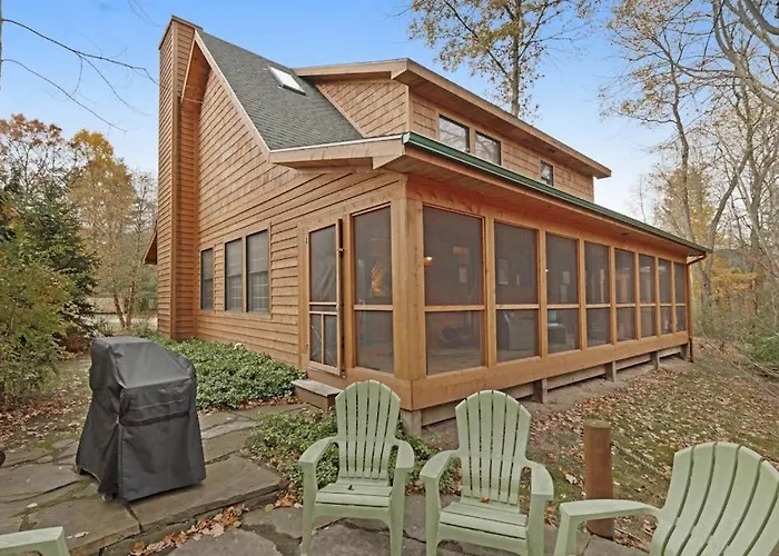 Kingfisher Cove Cabin 2